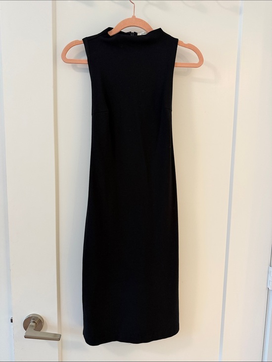 Babaton Dresses & Skirts - Babaton Black Sleeveless Midi Dress